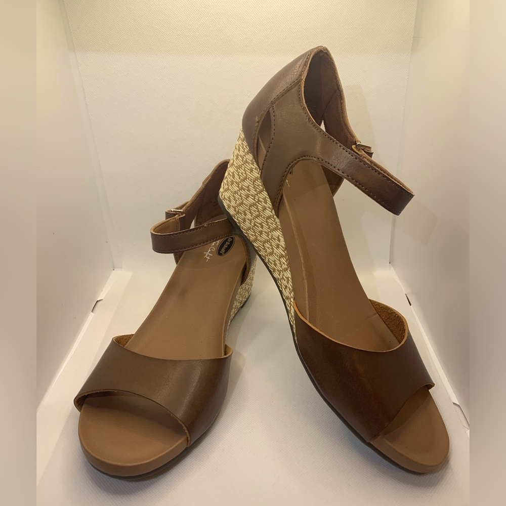 DrScholl's Tan Wedge Heels Size 11 M
